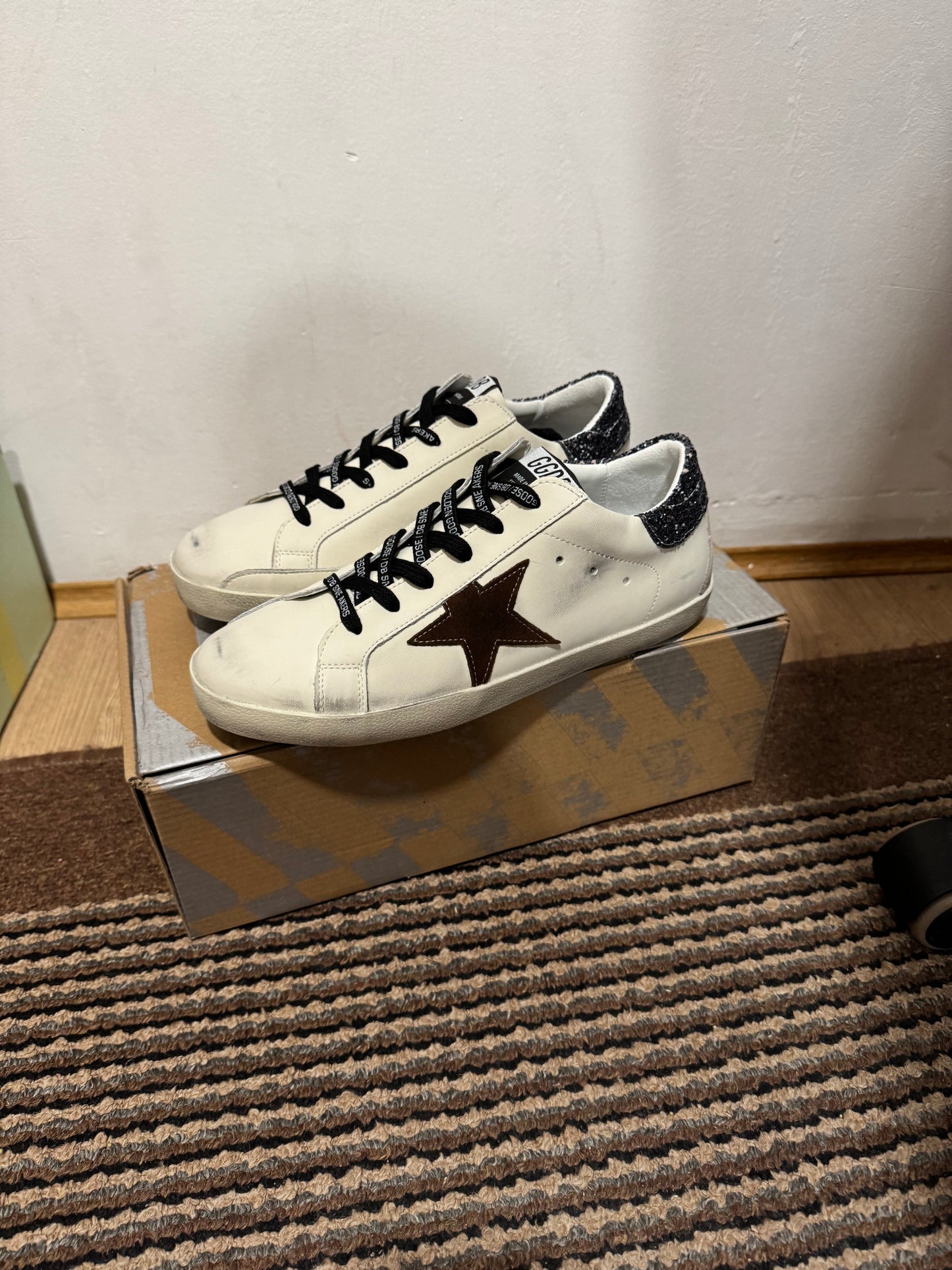 Golden Goose Broj 40(Odmah dostupno)