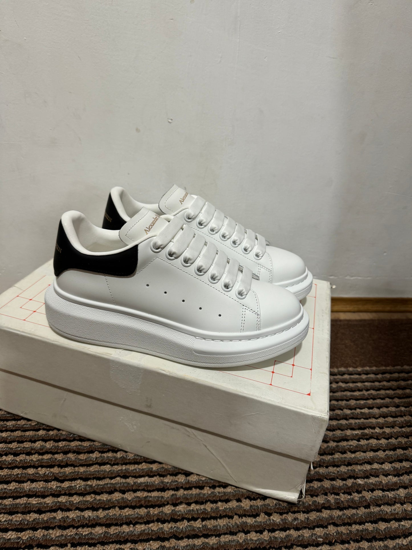 Alexander McQueen Broj 39(Odmah Dostupno)