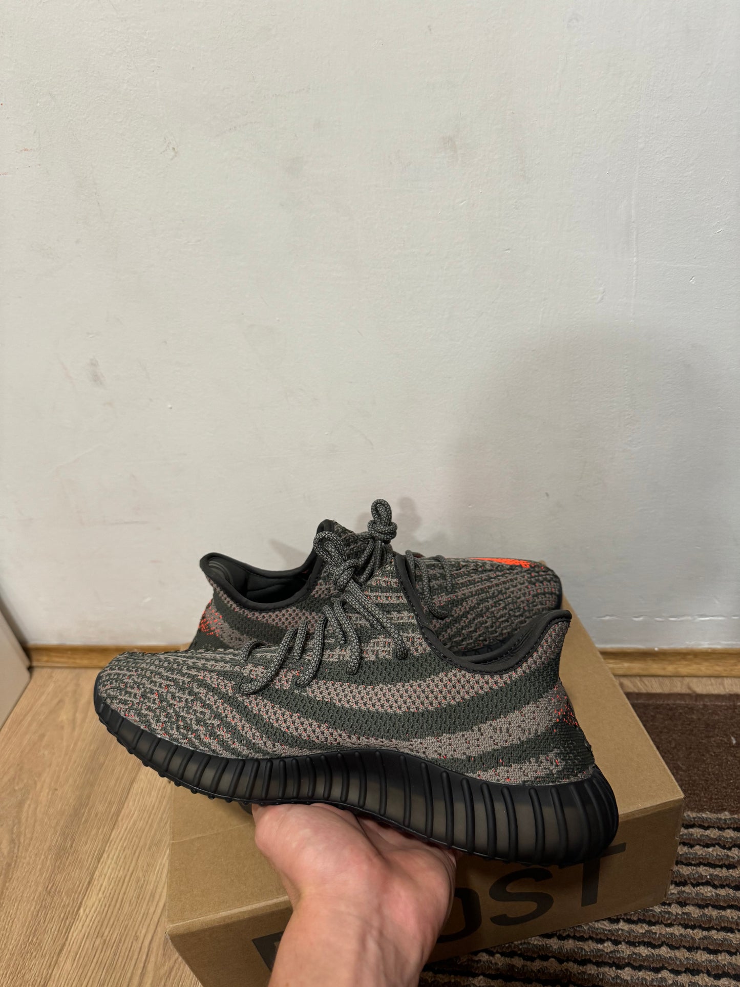 Yeezy 350 Carbon Beluga Broj 44(Odmah Dostupno)