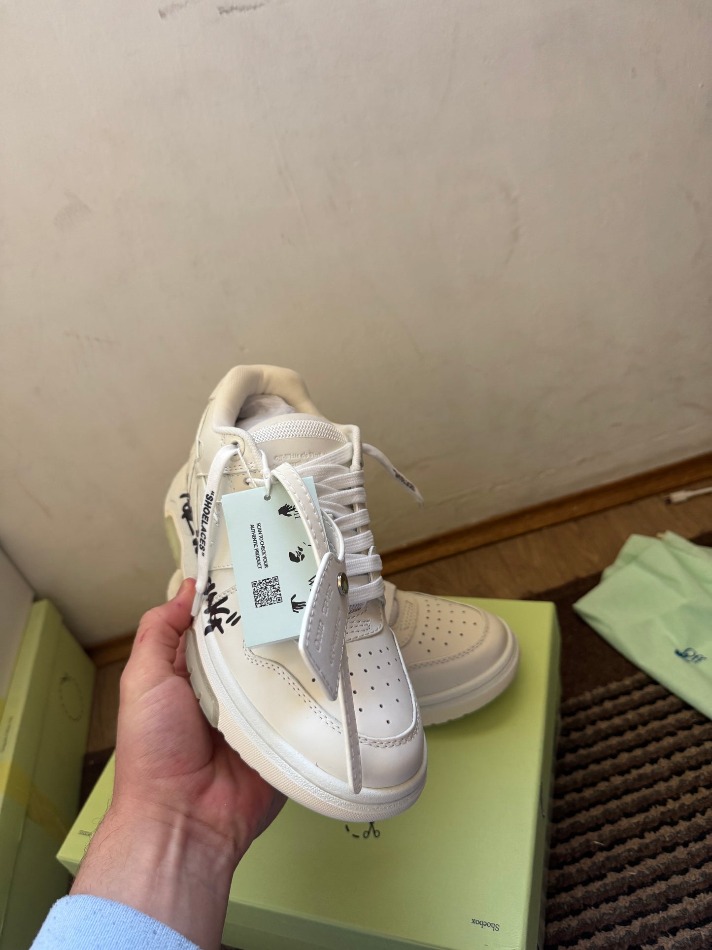 Off White Out of Office Broj 37(Odmah dostupno)