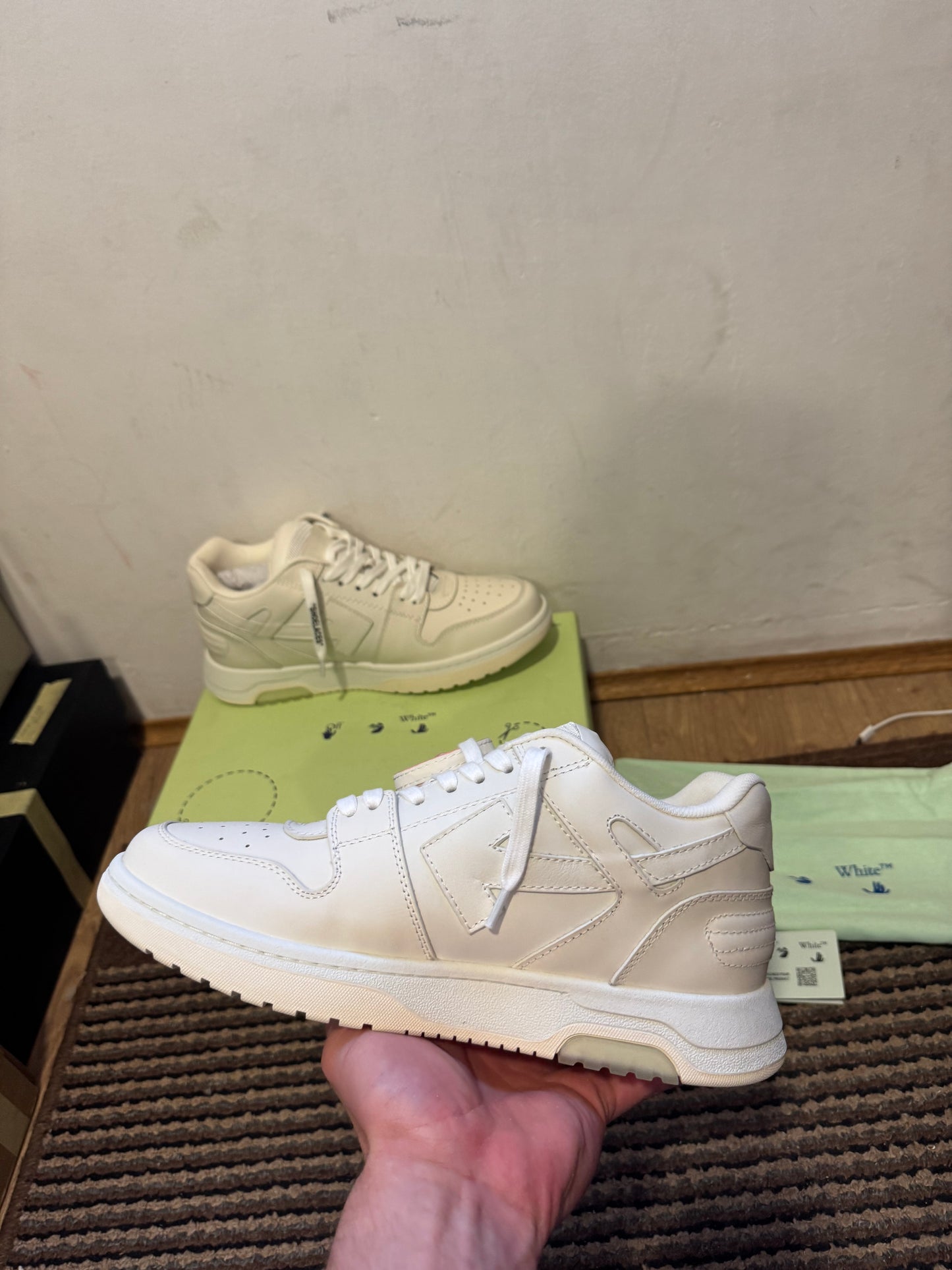 Off White Out of Office Broj 43(Odmah dostupno)