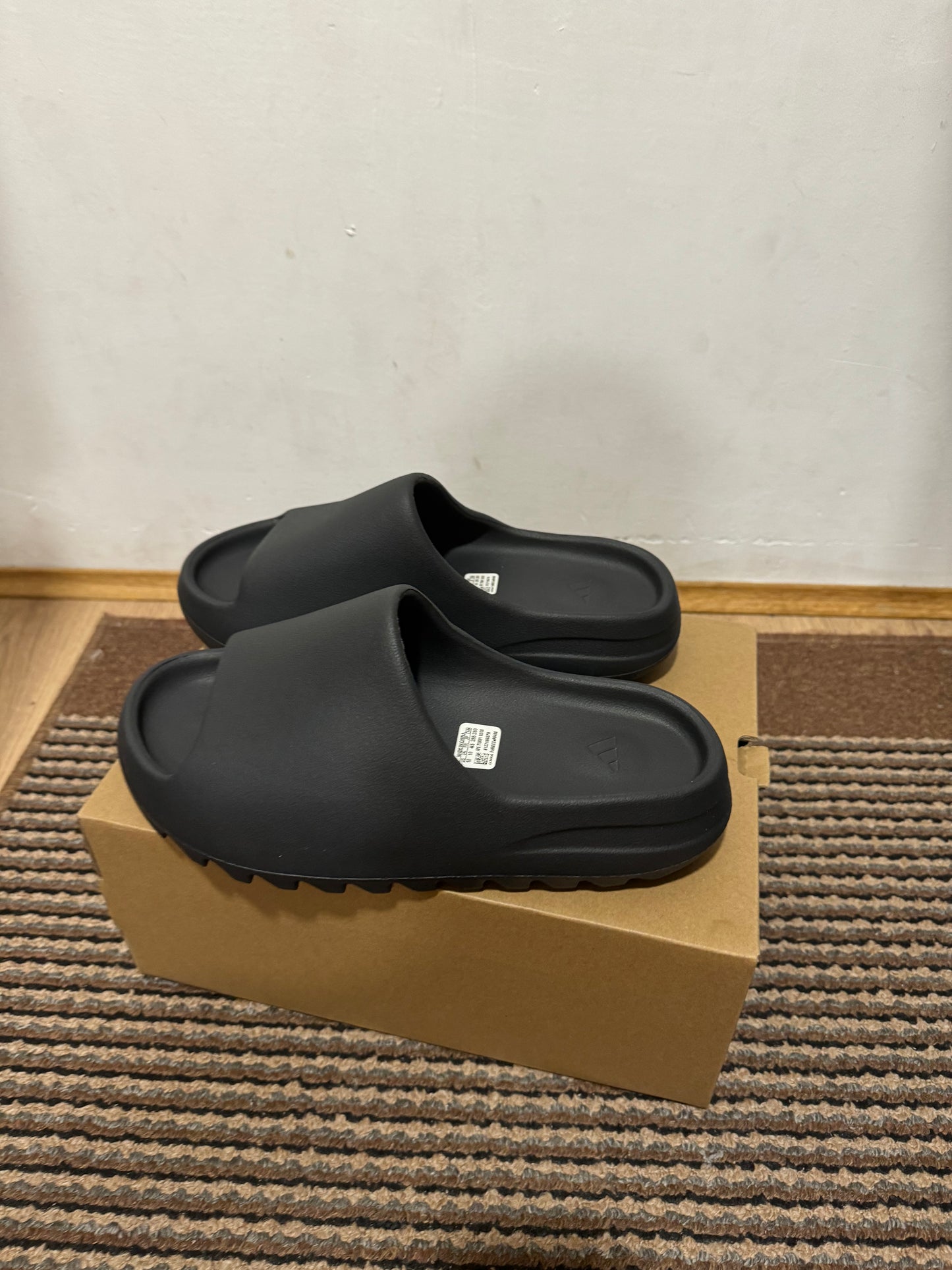 Yeezy Slide Onyx Broj 44 1/2 (Odmah dostupno)