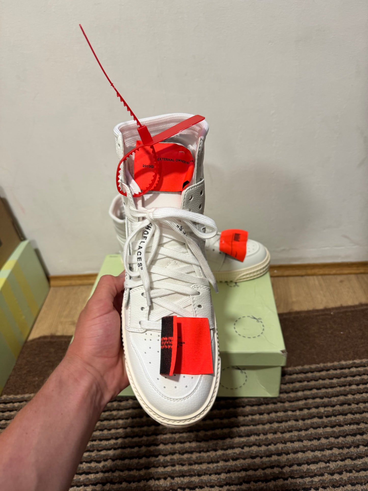 Off White Court Broj 39,41(Odmah dostupno)