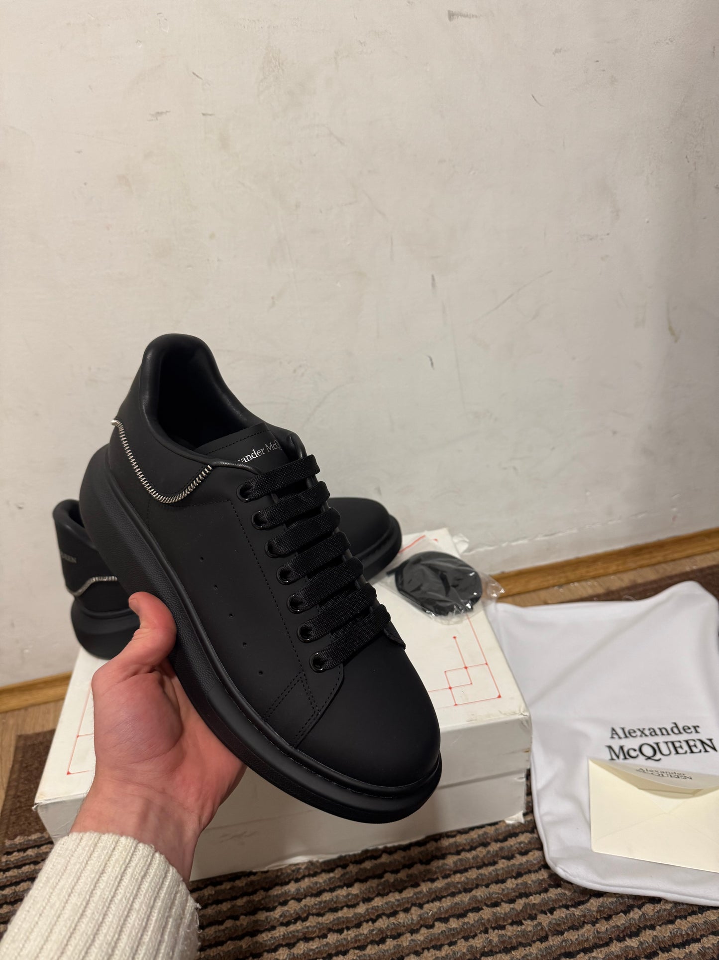 Alexander McQueen Broj 46(Odmah Dostupno)