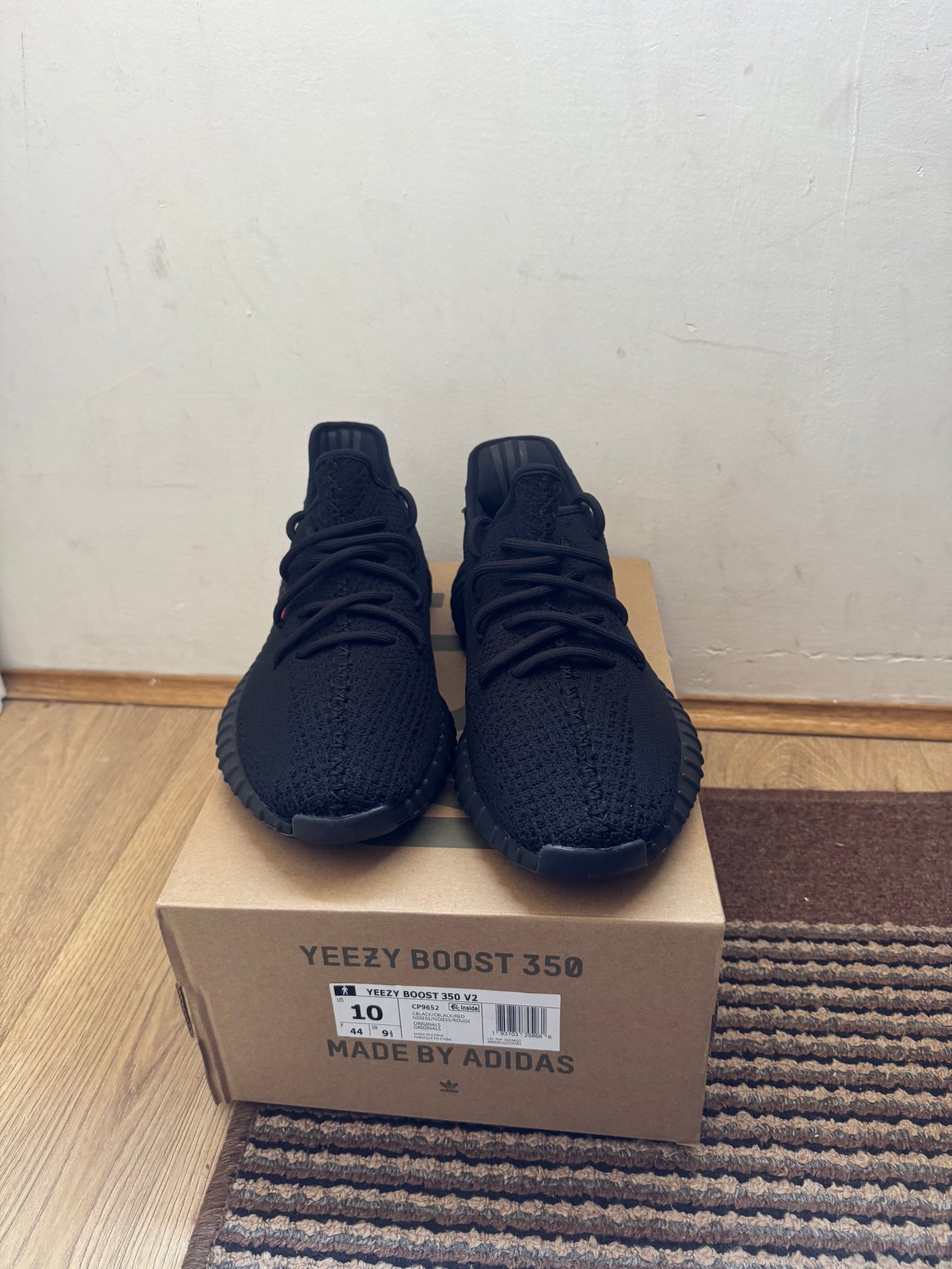 Yeezy 350 Bred Broj 44 (Odmah Dostupno)