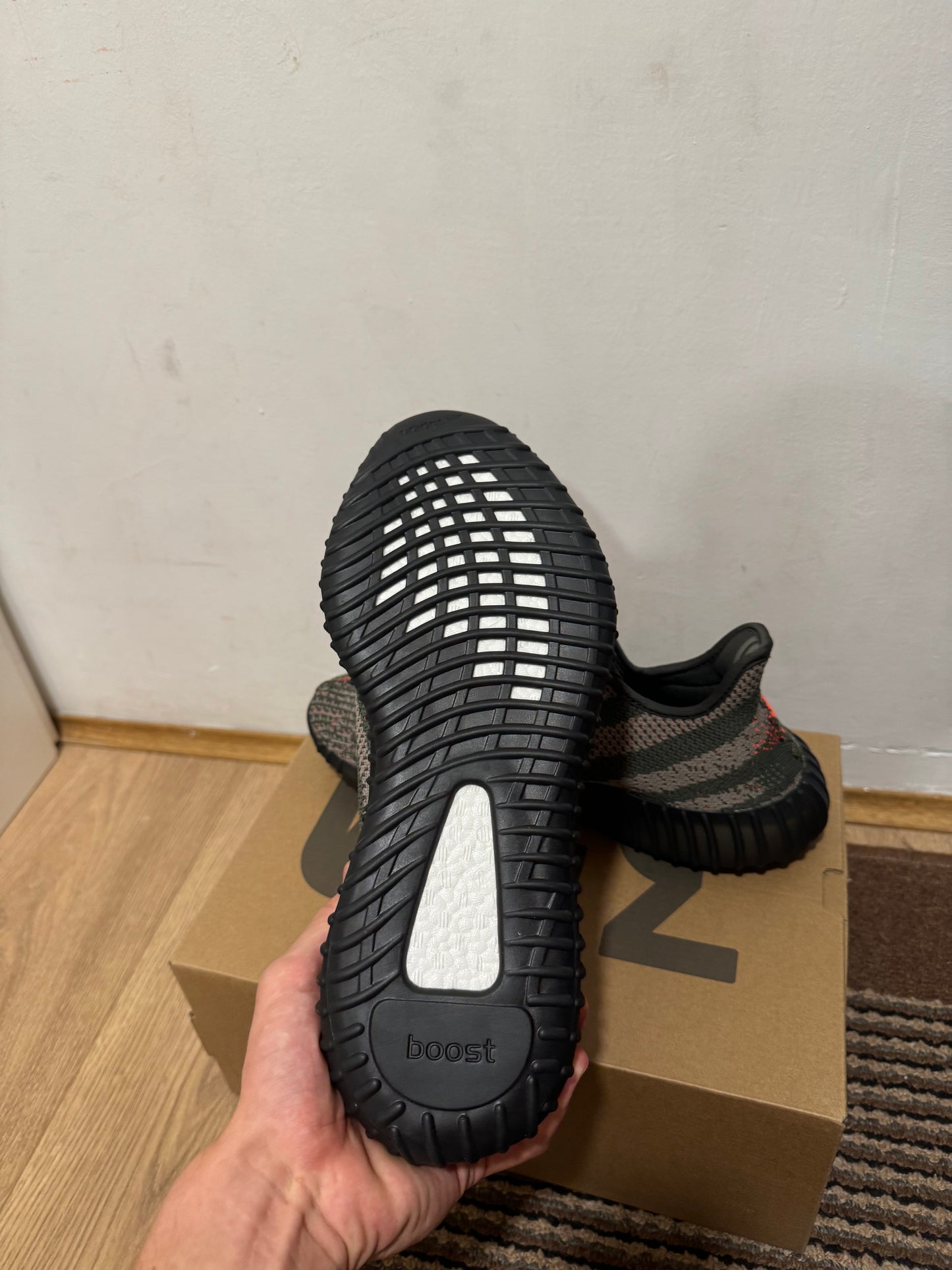 Yeezy 350 Carbon Beluga Broj 44(Odmah Dostupno)