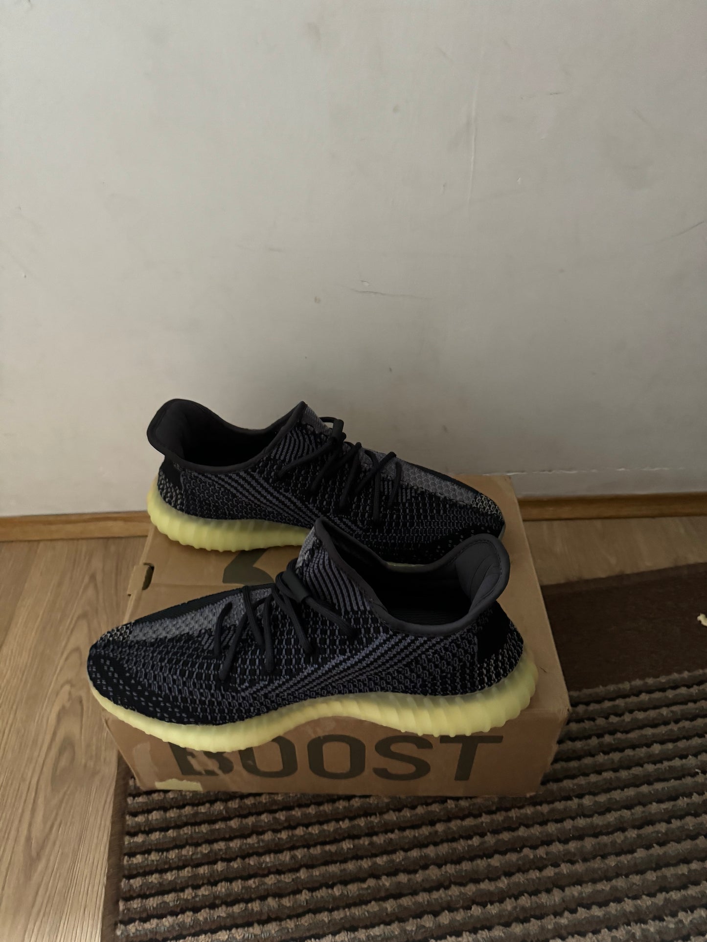 Yeezy 350 Carbon Broj 45 (Odmah dostupno)