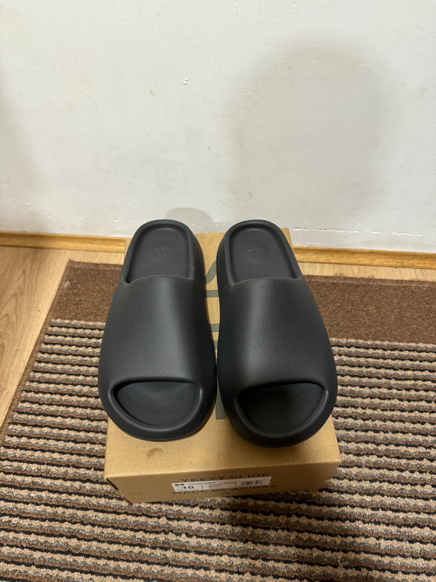 Yeezy Slide Onyx Broj 44 1/2 (Odmah dostupno)