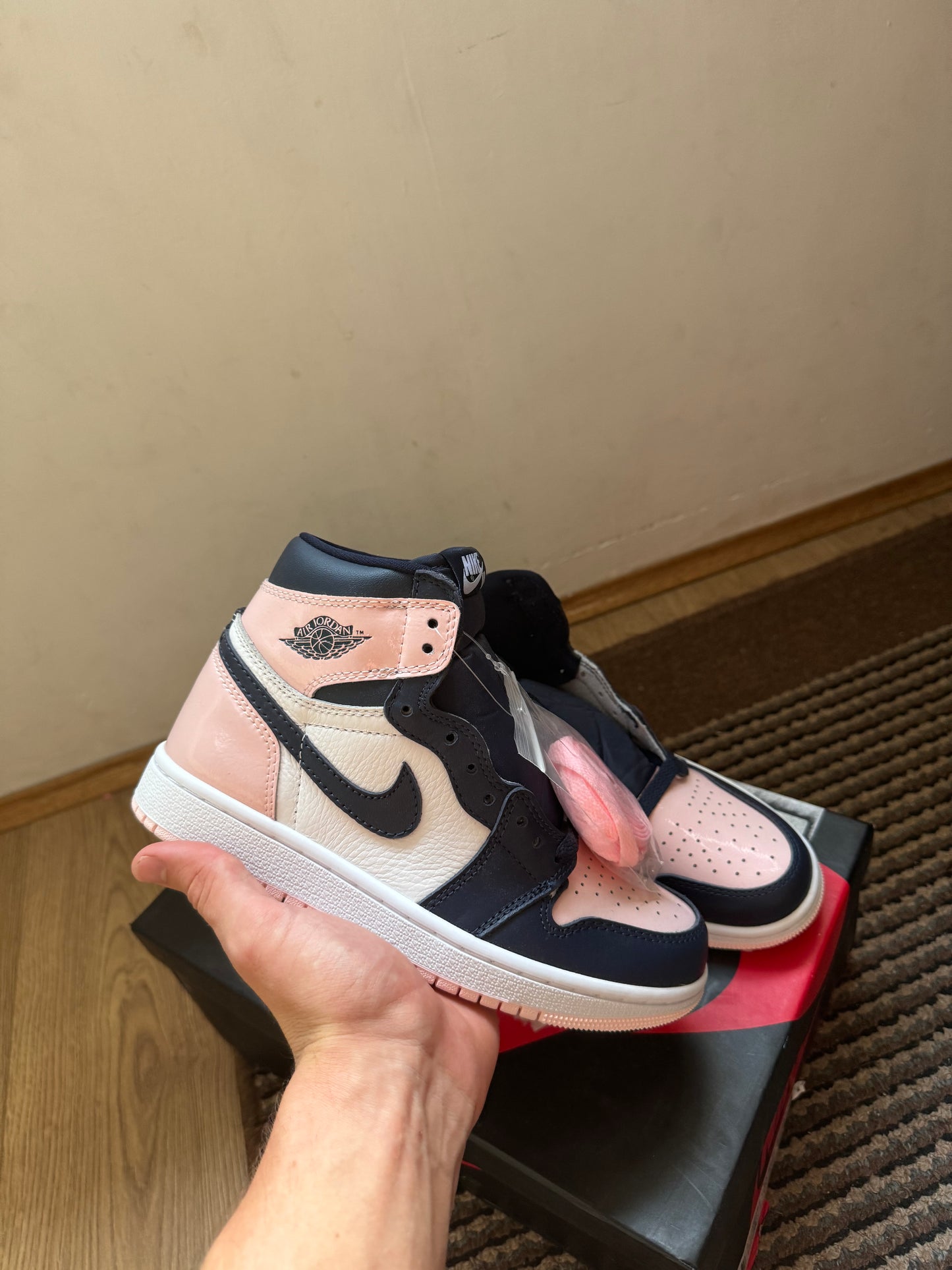 Jordan 1 Atmosphere Broj 37.5 (Odmah dostupno)