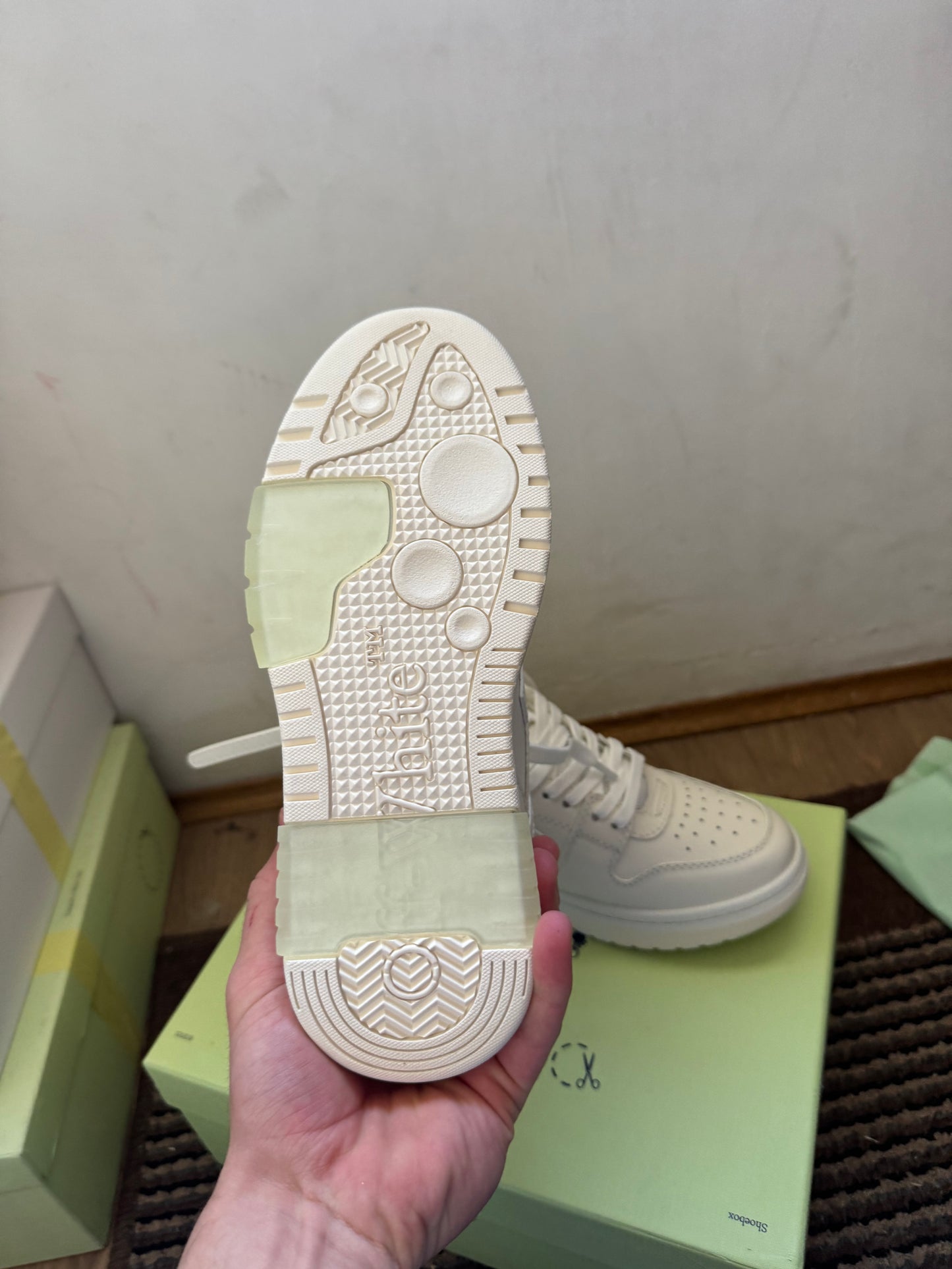 Off White Out of Office Broj 37(Odmah dostupno)