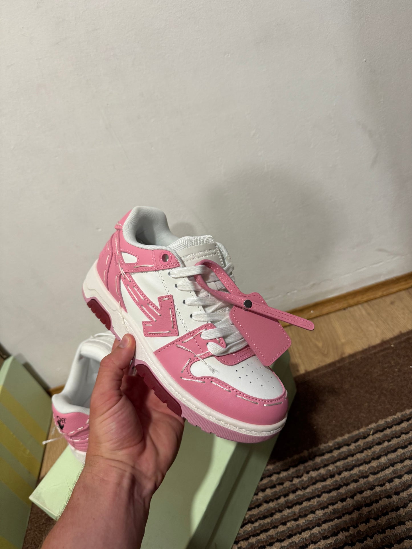 Off White Out of Office Broj 37(Odmah dostupno)