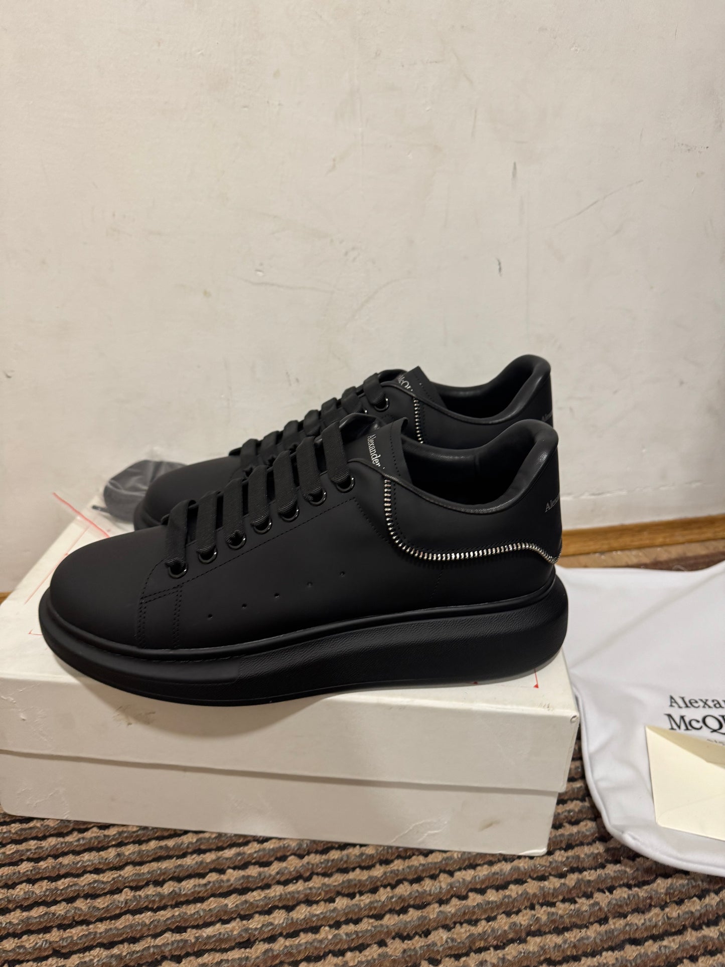 Alexander McQueen Broj 46(Odmah Dostupno)