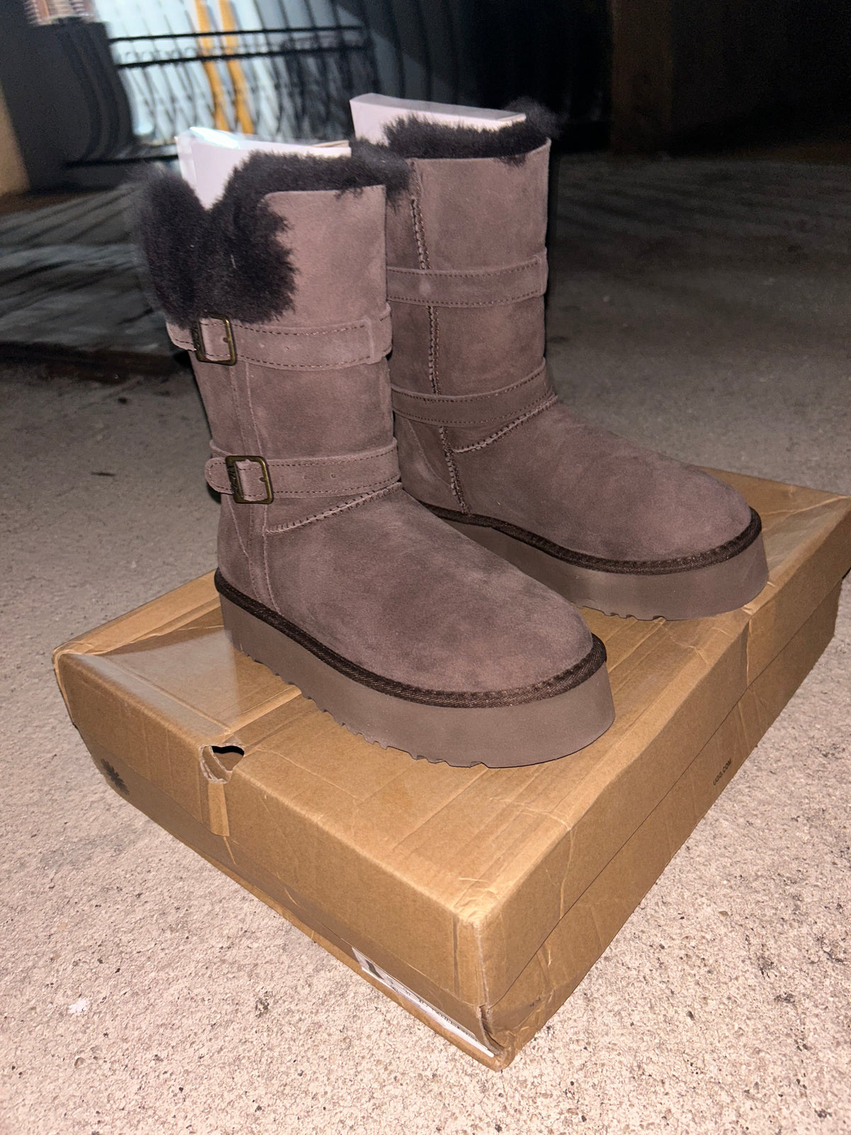 UGG 41 (odmah dostupno)
