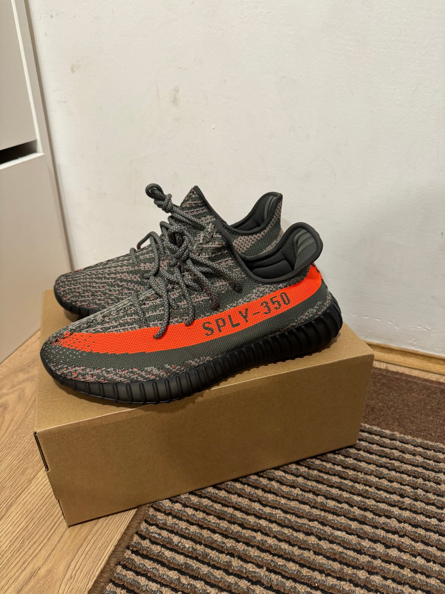 Yeezy 350 Carbon Beluga Broj 44(Odmah Dostupno)