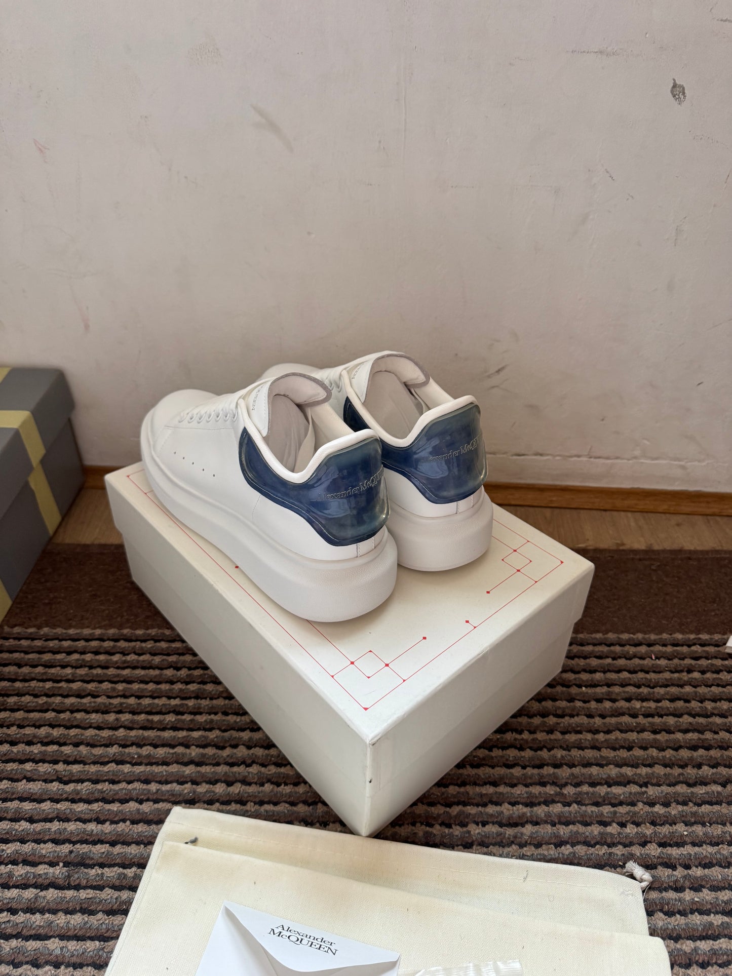 Alexander McQueen Broj 44(Odmah Dostupno)