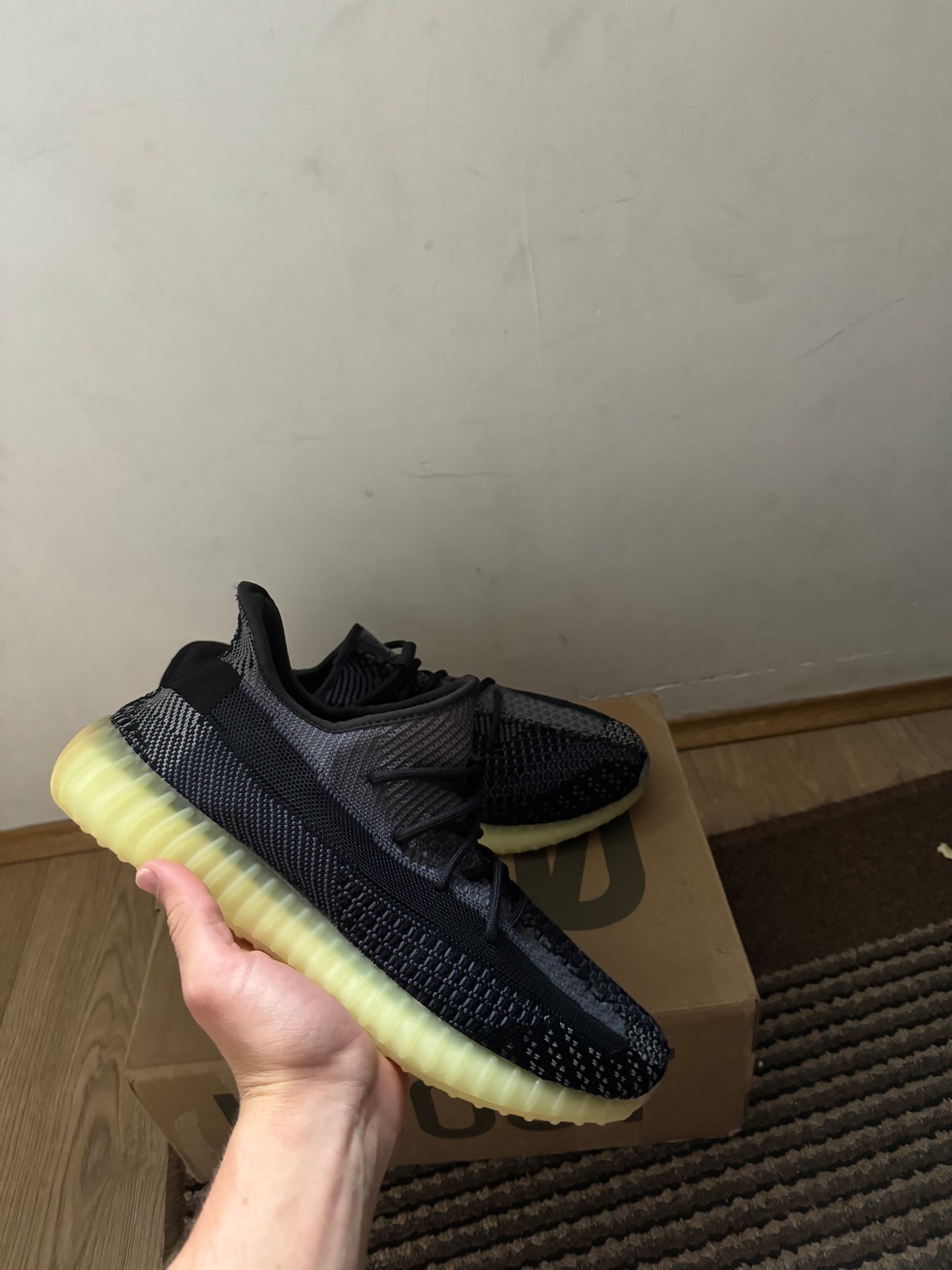 Yeezy 350 Carbon Broj 45 (Odmah dostupno)