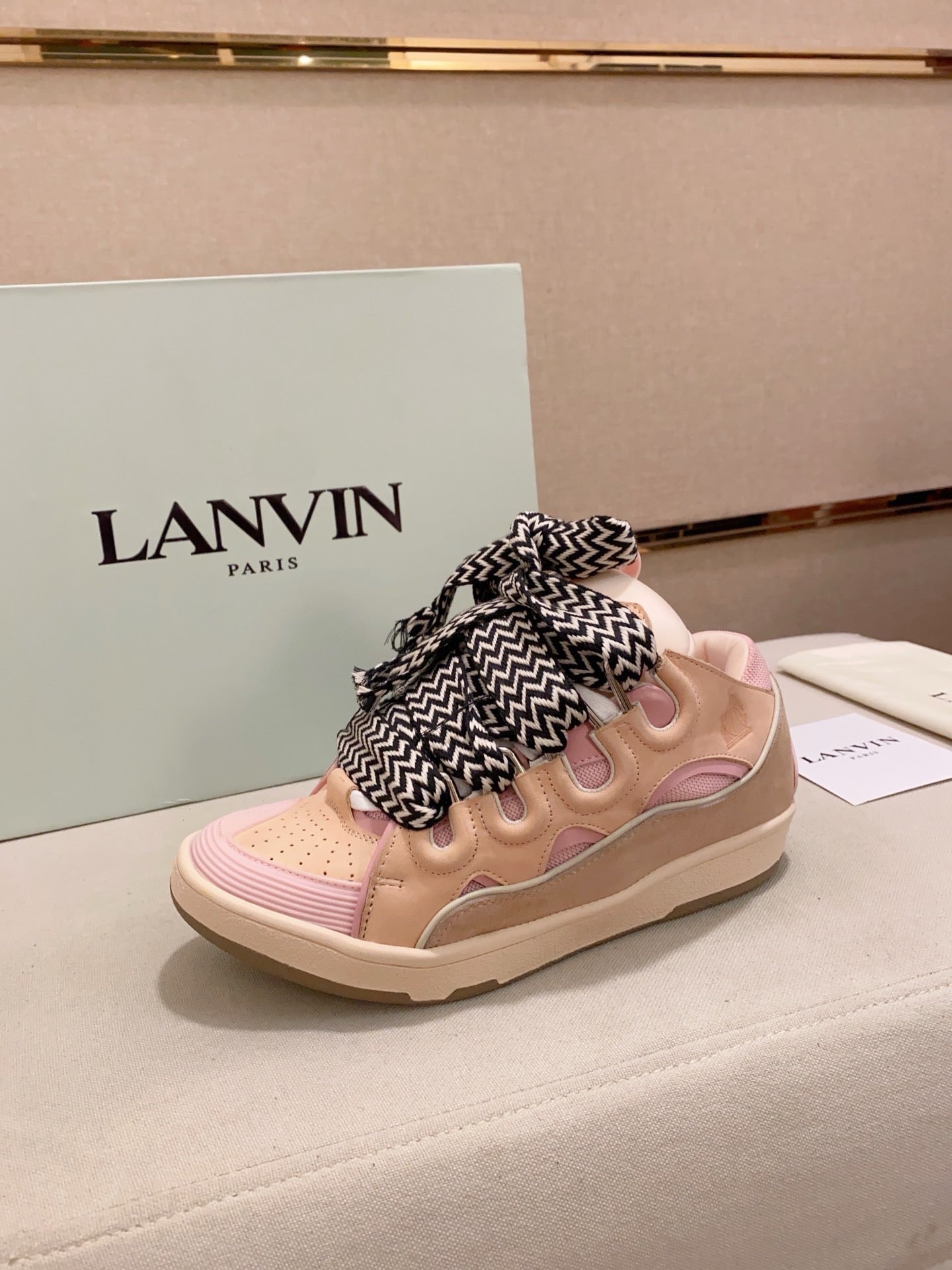 Lanvin Curb