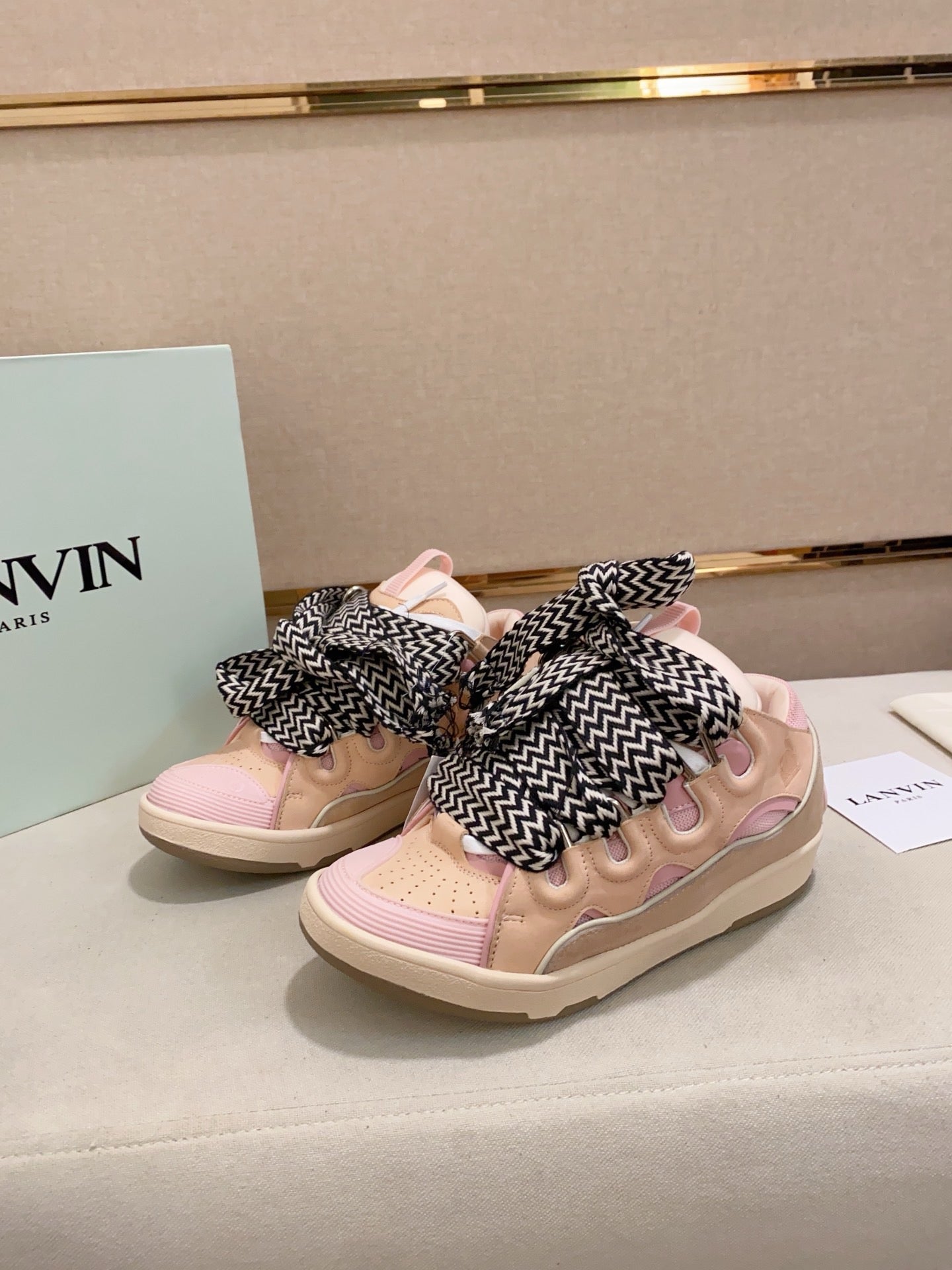 Lanvin Curb